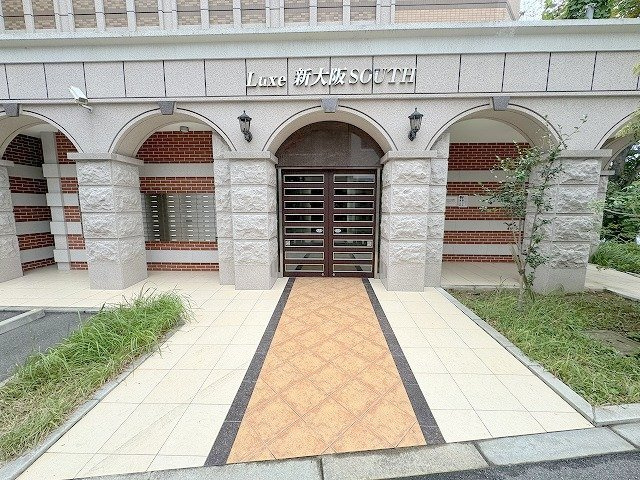 Luxe新大阪SOUTHのエントランス