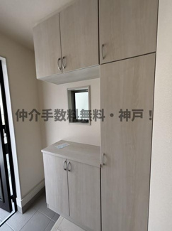 【玄関】 | 神戸市垂水区名谷町　新築戸建2号棟　仲介手数料無料！ | 落ち着いた玄関です