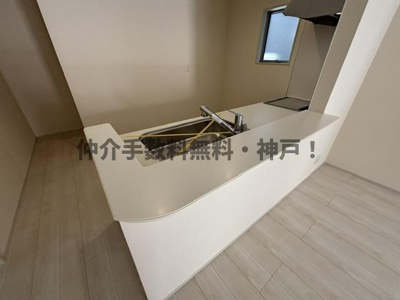 【キッチン】 | 神戸市垂水区名谷町　新築戸建2号棟　仲介手数料無料！ | お料理しやすいキッチンです