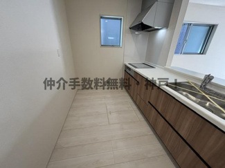 【キッチン】 | 神戸市垂水区名谷町　新築戸建2号棟　仲介手数料無料！ | キッチンでお料理をお楽しみください