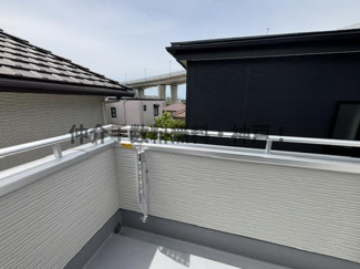 【バルコニー】 | 神戸市垂水区名谷町　新築戸建2号棟　仲介手数料無料！ | バルコニーからの眺めを楽しみながら食事をしませんか
