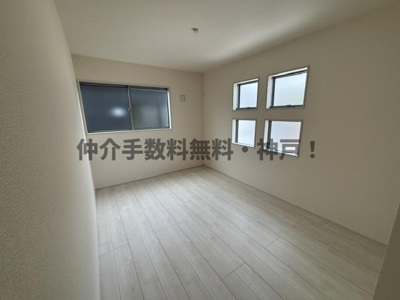 【洋室】 | 神戸市垂水区名谷町　新築戸建2号棟　仲介手数料無料！ | 広々とした洋室です