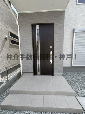 【玄関】 | 神戸市垂水区名谷町　新築戸建2号棟　仲介手数料無料！ | 玄関です