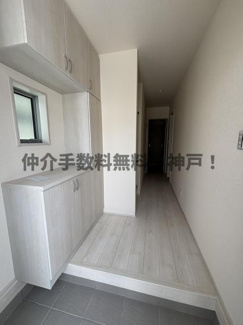 【玄関】 | 神戸市垂水区名谷町　新築戸建2号棟　仲介手数料無料！ | シンプルで使いやすい玄関です