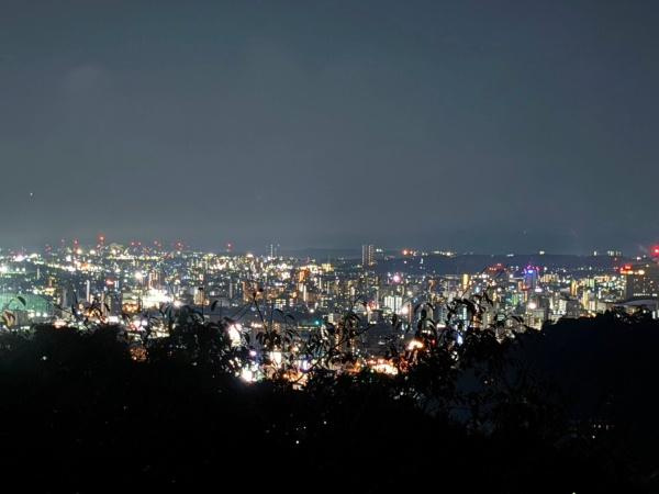八幡店舗付中古のその他|高台だからこそ感じられる、この夜景。夜になると街全体がきらめき、忙しい一日の終わりに、ほっとひと息つける時間を過ごせます。