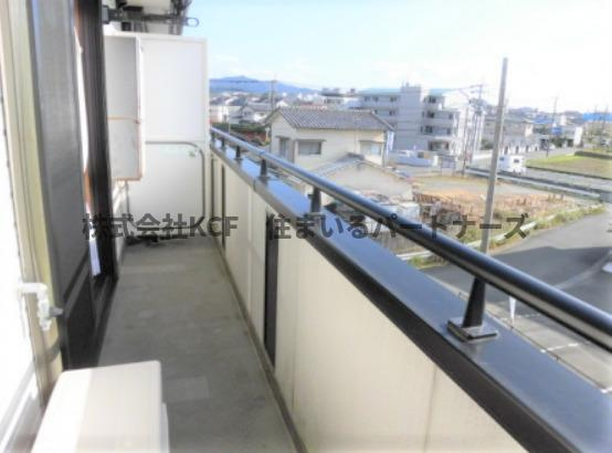 セジュール未来Ⅱ A棟のバルコニー|お洗濯にも便利なバルコニー付き