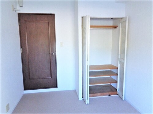 バルミー高須の収納|洋室（2）のクロゼット　※2025年7月撮影