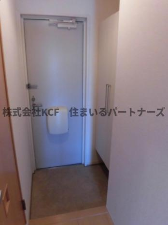 ガーデンヒルズ荒木の玄関|明るい玄関です