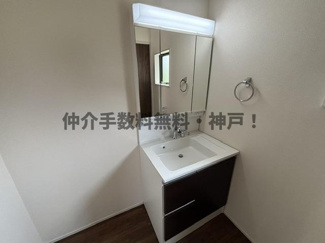 【独立洗面台】 | 神戸市垂水区名谷町　新築戸建3号棟　仲介手数料無料！ | 独立洗面化粧台が付いています