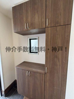 【玄関】 | 神戸市垂水区名谷町　新築戸建3号棟　仲介手数料無料！ | 収納もある玄関です