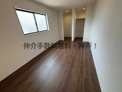 【洋室】 | 神戸市垂水区名谷町　新築戸建3号棟　仲介手数料無料！ | 落ち着いた色調の洋室です