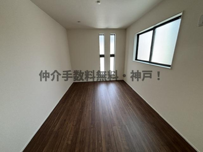 【洋室】 | 神戸市垂水区名谷町　新築戸建3号棟　仲介手数料無料！ | 落ち着いた色調の洋室です