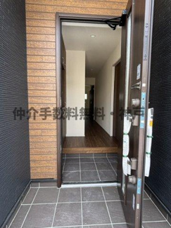 【玄関】 | 神戸市垂水区名谷町　新築戸建3号棟　仲介手数料無料！ | 明るい玄関です