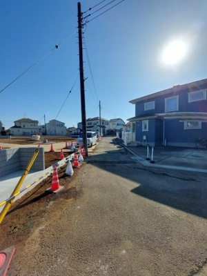 【前面道路含む現地写真】 | 大野町2丁目　10区画分譲地　④号地 | 前面道路
