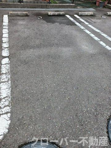 ルミエールの駐車場