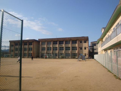 【周辺】 | グランド　ソレイユ | 中筋小学校まで820ｍ