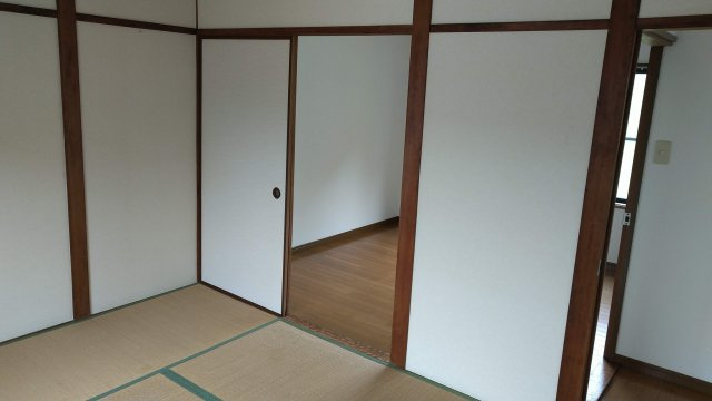 塩屋町４丁目中古収益戸建の和室|柔らかい畳が心地よい和室