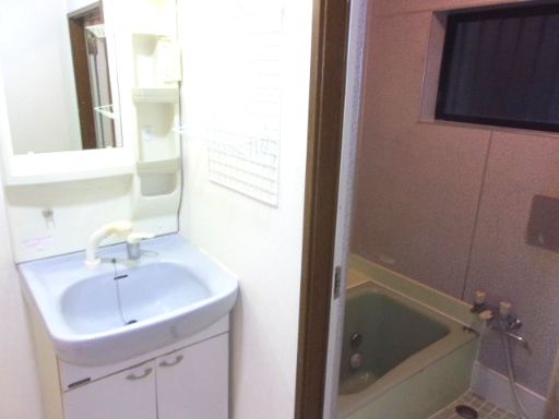 塩屋町４丁目中古収益戸建の独立洗面台|朝の身支度には欠かせない独立洗面化粧台