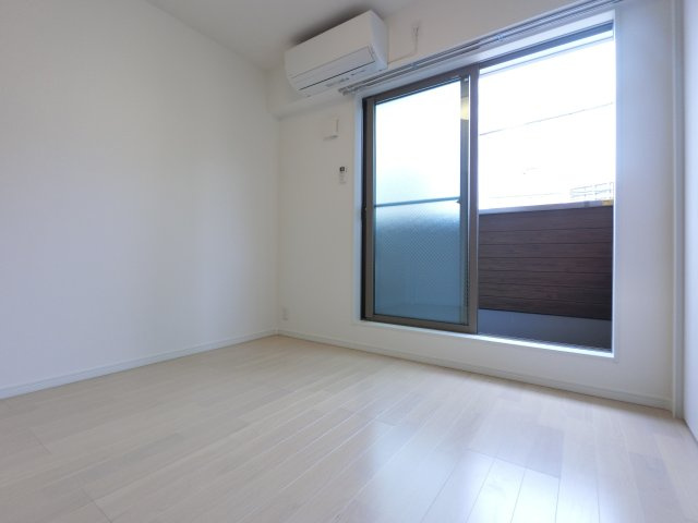 グランダ千葉の洋室