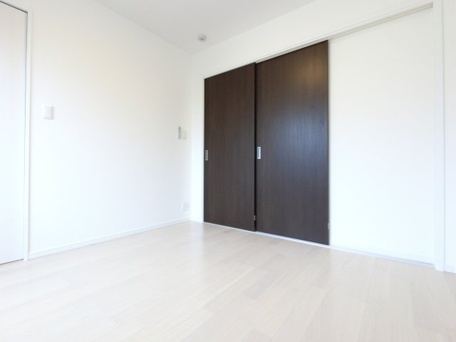 グランダ千葉の洋室