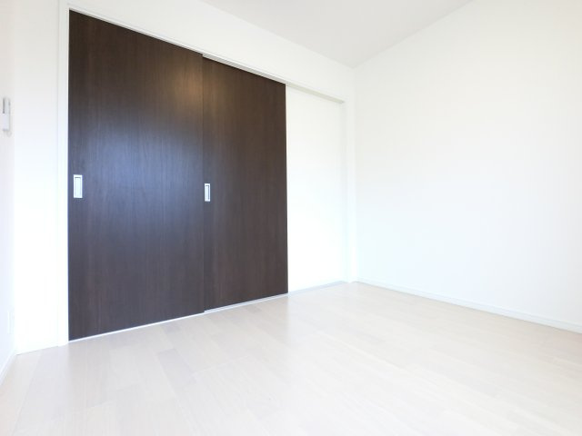 グランダ千葉の洋室