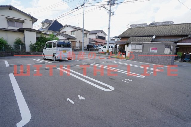 プレミエール 【キャッシュバック対象】の駐車場|駐車スペースもあります