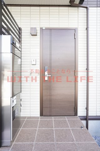 プレミエール 【キャッシュバック対象】のエントランス|ゆとりのあるエントランスです