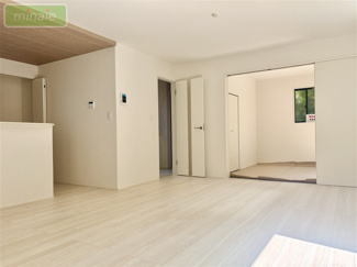 【居間・リビング】 | 保育園9分　小学校11分　庭付き　三咲全11区画　3号棟 | 同タイプ