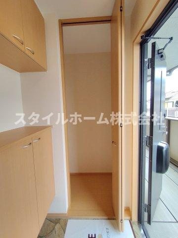 モナリエシラカワの収納|同建物内別部屋の写真です。