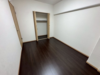 【洋室】 | メゾンドール堺