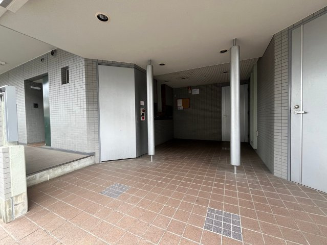 メゾンアベニールのエントランス