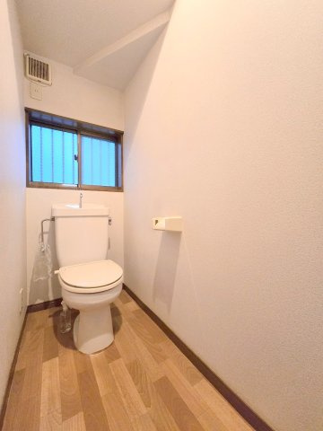 武蔵村山市残堀2丁目　中古戸建のトイレ