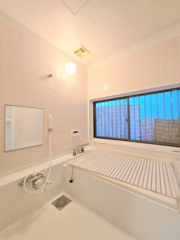 武蔵村山市残堀2丁目　中古戸建の浴室