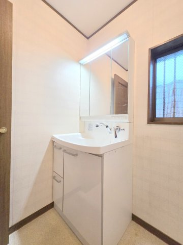 武蔵村山市残堀2丁目　中古戸建の独立洗面台