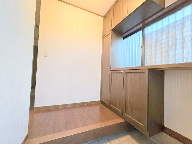 武蔵村山市残堀2丁目　中古戸建の玄関