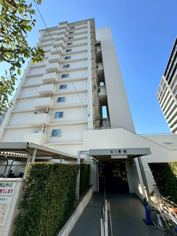 寝屋川東ファミリータウン北一番館の外観|JR学研都市線「寝屋川公園」駅まで徒歩約1分です。