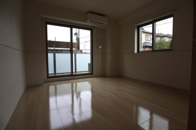 グラース・ベル・ウッドの寝室|開放的な寝室です