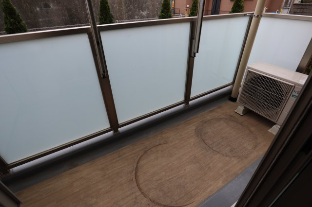 グラース・ベル・ウッドのバルコニー