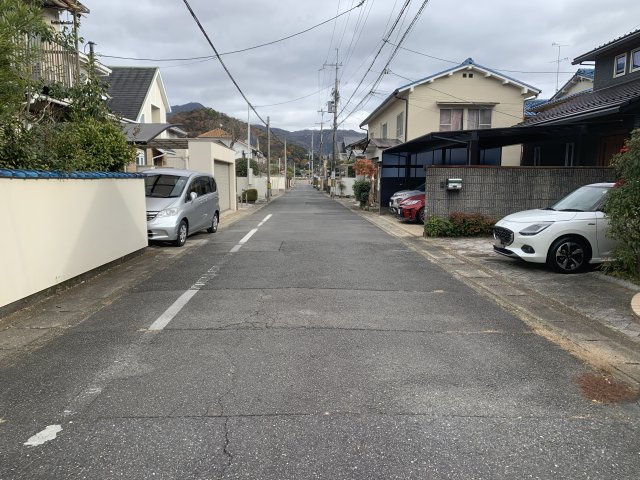 京都市左京区下鴨南茶ノ木町　中古一戸建の前面道路含む現地写真