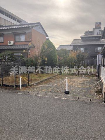 ６６１６８　大垣市三塚町土地の前面道路含む現地写真