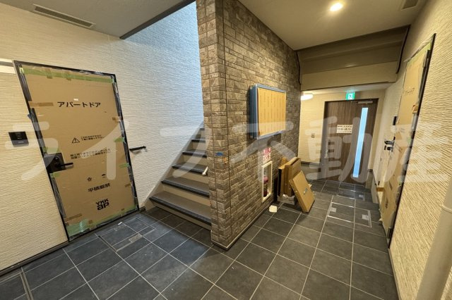 フジパレス弥刀駅北Ⅰ番館のエントランス|落ち着いたエントランスです