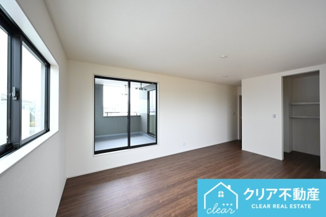 【洋室】 | 第３富士見町時沢１号棟 | 日当たりのよい寝室は大容量のウォークインクローゼット付き！
