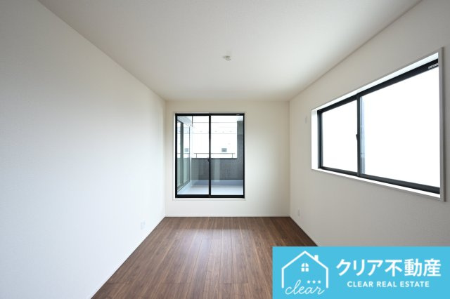 【洋室】 | 第３富士見町時沢１号棟 | 2面採光の洋室は日当たりがよくあったか♪