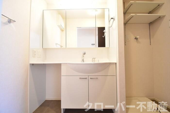 ハピネス A棟の独立洗面台|洗髪洗面化粧台・室内洗濯機置き場