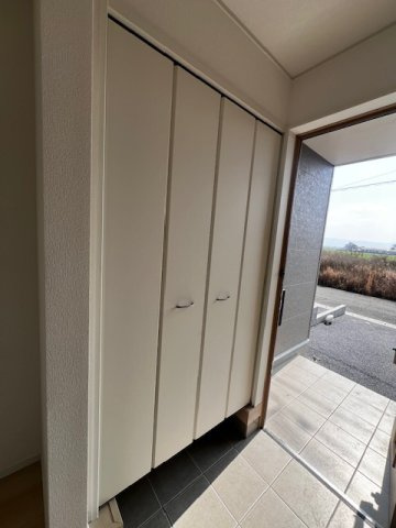 小郡市二森第1　1号棟の前面道路含む現地写真