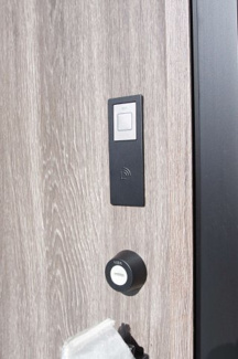 【防犯設備】 | 【仲介手数料無料！！】府中市四谷6丁目　新築戸建て（全2棟）2号棟　4490万円 | 玄関扉はカードキー対応