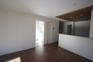 【居間・リビング】 | 【仲介手数料無料！！】府中市四谷6丁目　新築戸建て（全2棟）2号棟　4490万円