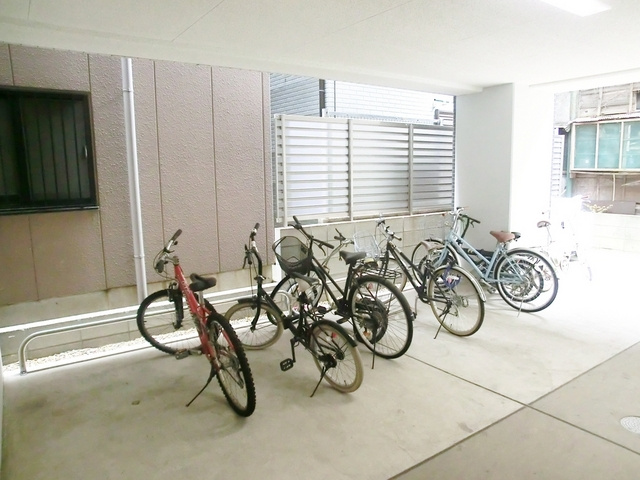 ボヌールのその他共用部分|ゆとりの駐輪場スペースです♪