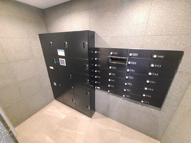 アークリュイールのその他|★１階共用ロビーに各戸の集合ポスト＆宅配ボックスを完備しています★