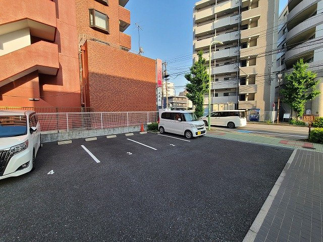 アークリュイールの駐車場|★敷地内駐車場を１台完備！先着申込順となります★